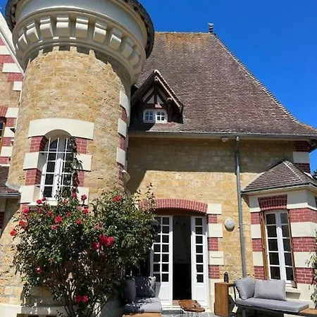 Le Donjon, Bord De Hébergement de vacances