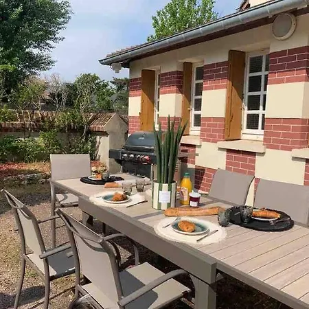 Le Donjon, Bord De Hébergement de vacances