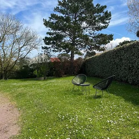 Le Donjon, Bord De Hébergement de vacances *