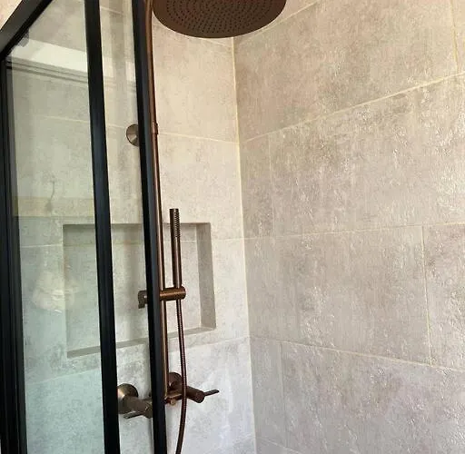 Le Donjon, Bord De 펜션 *