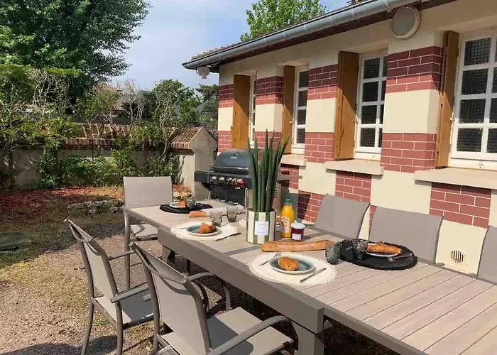 Le Donjon, Bord De 펜션