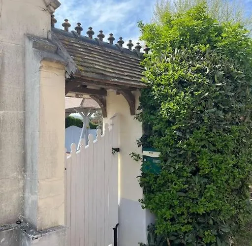 펜션 Le Donjon, Bord De